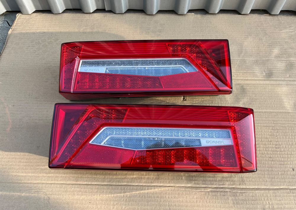 Lampa tylna LED Scania Super R S NGS NGR - Lumière/ Éclairage pour Camion: photos 1 Lampa tylna LED Scania Super R S NGS NGR - Lumière/ Éclairage pour Camion: photos 1