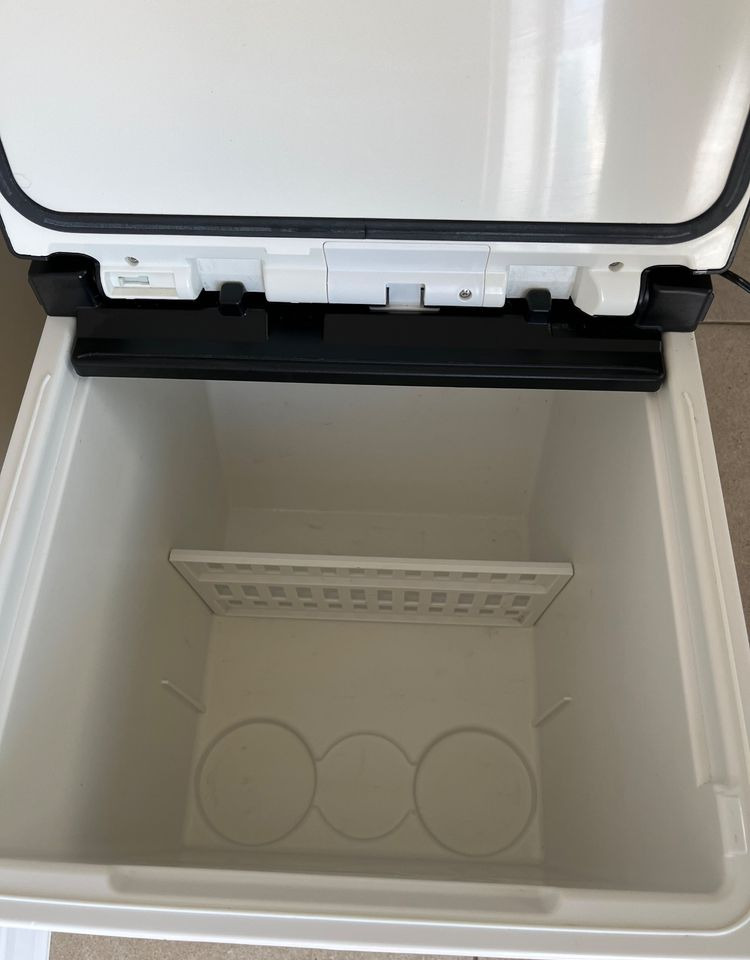 Lodówka MAN TG3 TGX nowy model chłodziarka - Cabine et intérieur pour Camion: photos 3 Lodówka MAN TG3 TGX nowy model chłodziarka - Cabine et intérieur pour Camion: photos 3