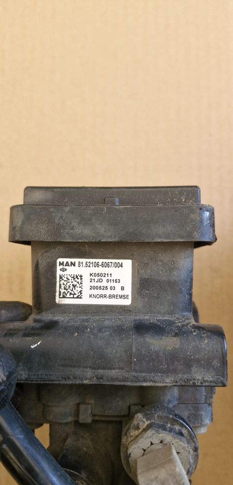 MAN TG3 TGX MODULATOR ZAWÓR EBS 81.52106-6067 K050211 - Pièces de frein: photos 2 MAN TG3 TGX MODULATOR ZAWÓR EBS 81.52106-6067 K050211 - Pièces de frein: photos 2