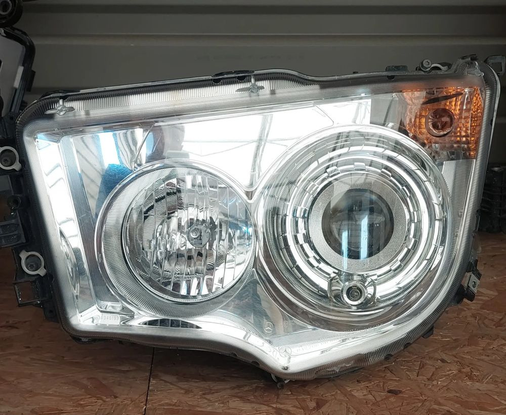 MERCEDES ANTOS AROCS LAMPA PRZEDNIA XENON - Feu avant: photos 1 MERCEDES ANTOS AROCS LAMPA PRZEDNIA XENON - Feu avant: photos 1