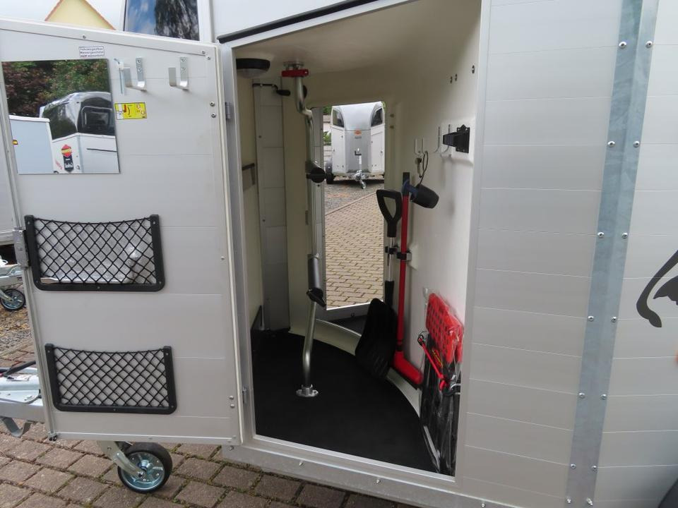Böckmann, Pferdeanhänger, der neue Big Champion WCF 2022 - Van chevaux: photos 3 Böckmann, Pferdeanhänger, der neue Big Champion WCF 2022 - Van chevaux: photos 3
