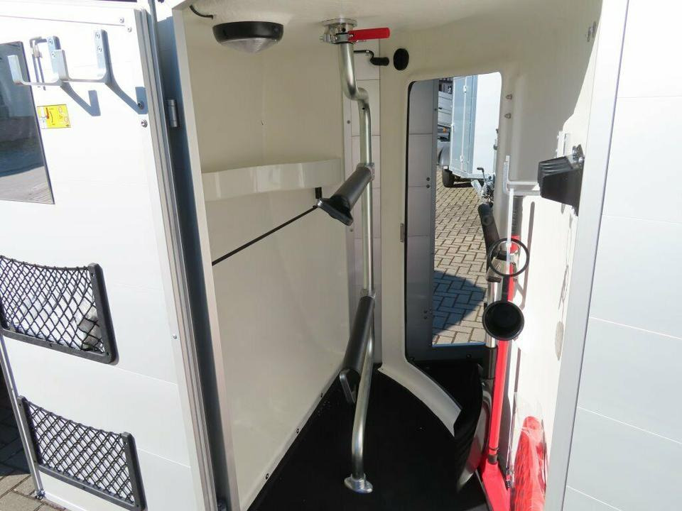 Böckmann, Pferdeanhänger, der neue Big Champion WCF 2025 - Van chevaux: photos 3 Böckmann, Pferdeanhänger, der neue Big Champion WCF 2025 - Van chevaux: photos 3