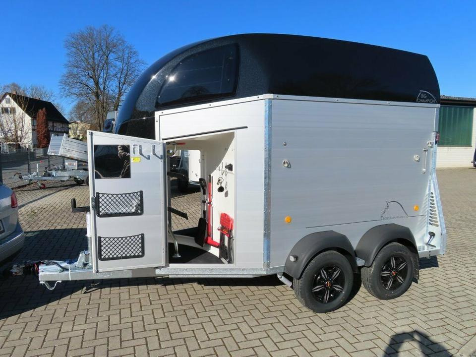 Böckmann, Pferdeanhänger, der neue Big Champion WCF 2025 - Van chevaux: photos 2 Böckmann, Pferdeanhänger, der neue Big Champion WCF 2025 - Van chevaux: photos 2