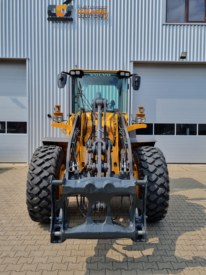 VOLVO L70F 2009 with new engine - Chargeuse sur pneus: photos 2 VOLVO L70F 2009 with new engine - Chargeuse sur pneus: photos 2