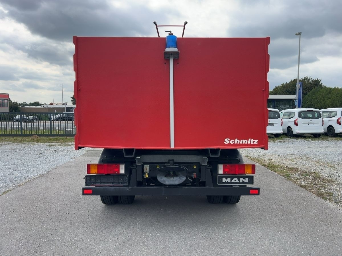 MAN LE 8150 4x2 Löschfahrzeug/Feuerwehr/Wassertank - Camion: photos 3 MAN LE 8150 4x2 Löschfahrzeug/Feuerwehr/Wassertank - Camion: photos 3