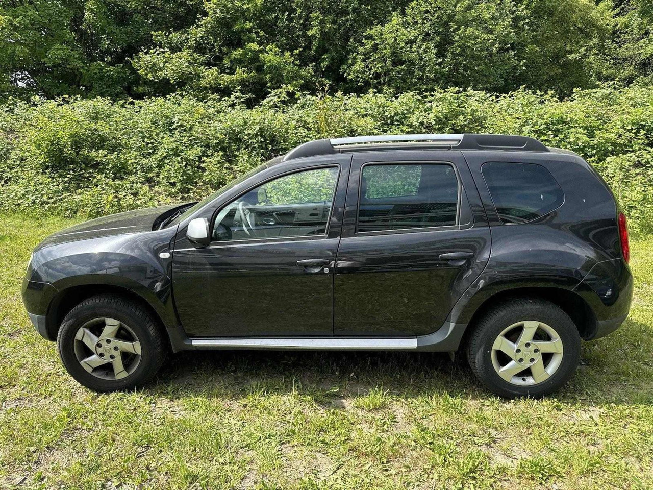 Dacia Duster 1.6 LAUREATE +ZAHNRIEMEN GERISSEN+ - SUV: photos 2 Dacia Duster 1.6 LAUREATE +ZAHNRIEMEN GERISSEN+ - SUV: photos 2