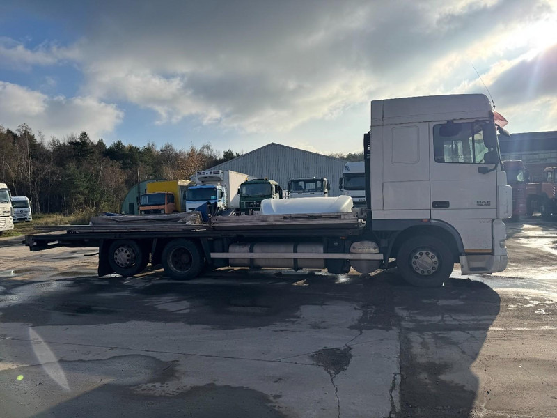 DAF 105 XF 460 Space Cab (MANUAL GEARBOX / BOITE MANUELLE / 6X2 / 8 TIRES / 8 ROUES) - Camion plateau: photos 4 DAF 105 XF 460 Space Cab (MANUAL GEARBOX / BOITE MANUELLE / 6X2 / 8 TIRES / 8 ROUES) - Camion plateau: photos 4