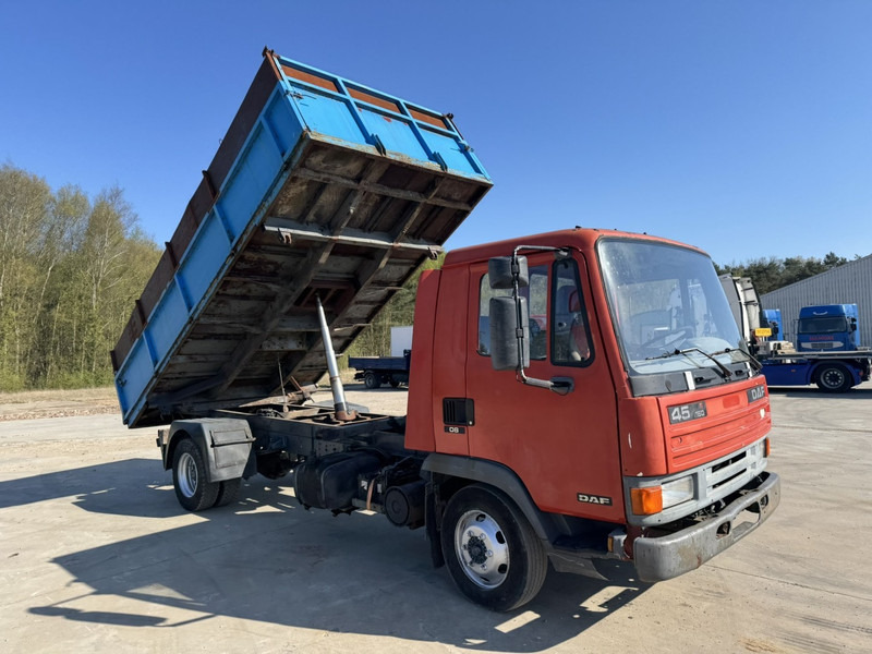 DAF 45 ATI 160 (FULL STEEL SUSPENSION / MANUAL PUMP / EURO 2) - Camion benne: photos 3 DAF 45 ATI 160 (FULL STEEL SUSPENSION / MANUAL PUMP / EURO 2) - Camion benne: photos 3