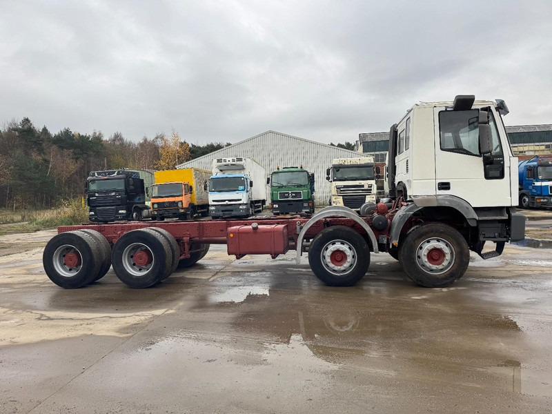 Iveco Eurotrakker 340 E 34 (GRAND PONT / LAMES / POMPE MANUELLE / BOITE MANUELLE / 12 ROUES) - Châssis cabine: photos 4 Iveco Eurotrakker 340 E 34 (GRAND PONT / LAMES / POMPE MANUELLE / BOITE MANUELLE / 12 ROUES) - Châssis cabine: photos 4