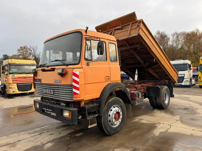 Iveco Turbostar 190 - 30 (BIG AXLE & STEEL SUSPENSION / GRAND PONT & LAMES / 6 CYLINDER WITH RADIATOR) - Camion benne: photos 1 Iveco Turbostar 190 - 30 (BIG AXLE & STEEL SUSPENSION / GRAND PONT & LAMES / 6 CYLINDER WITH RADIATOR) - Camion benne: photos 1
