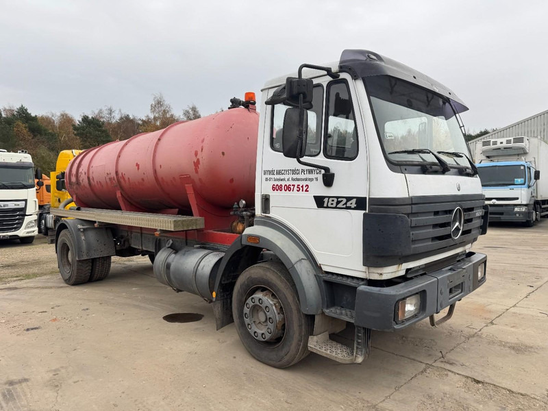 Mercedes-Benz SK 1824 (10.000 L / GRAND PONT / LAMES / V6 MOTEUR / PARFAIT ETAT) - Camion hydrocureur: photos 3 Mercedes-Benz SK 1824 (10.000 L / GRAND PONT / LAMES / V6 MOTEUR / PARFAIT ETAT) - Camion hydrocureur: photos 3