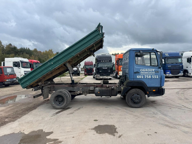 Mercedes-Benz SK 814 (6 CYLINDER / STEEL SUSPENSION / MANUAL PUMP / 3-SIDE TIPPER) - Camion benne: photos 4 Mercedes-Benz SK 814 (6 CYLINDER / STEEL SUSPENSION / MANUAL PUMP / 3-SIDE TIPPER) - Camion benne: photos 4