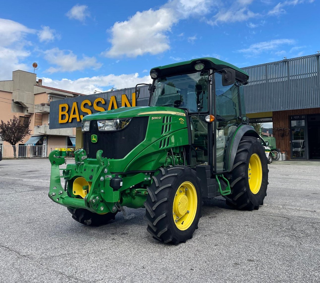 JOHN DEERE 5090 GF - Tracteur agricole: photos 1 JOHN DEERE 5090 GF - Tracteur agricole: photos 1