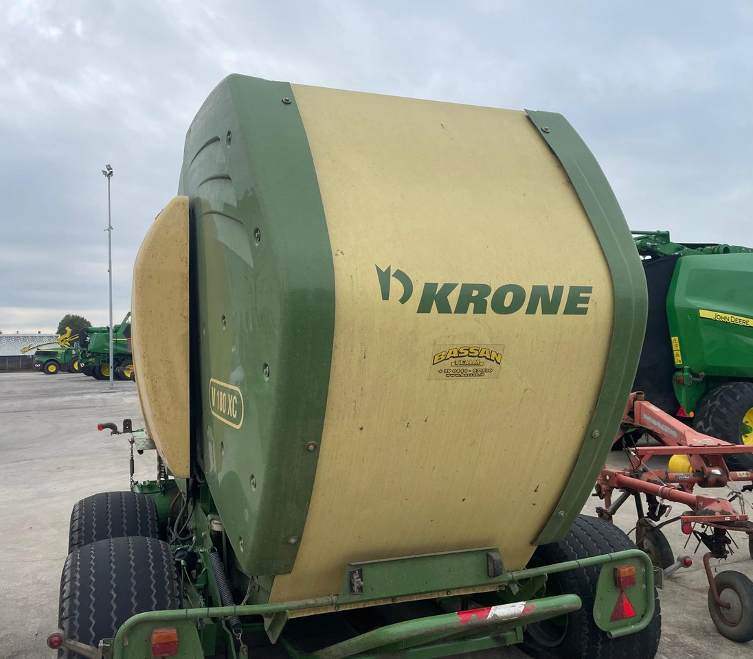 KRONE ROTOPRESSA V 180 XC - Presse à balles rondes: photos 2 KRONE ROTOPRESSA V 180 XC - Presse à balles rondes: photos 2