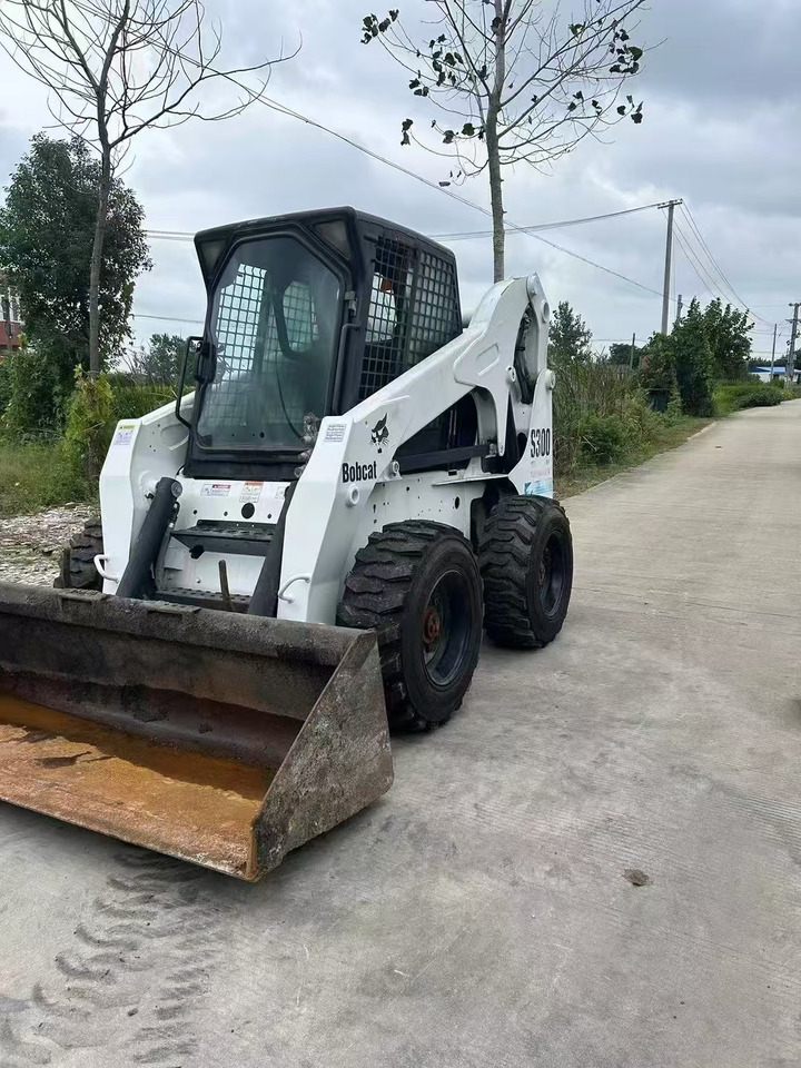 BOBCAT s300 - Mini chargeuse: photos 2 BOBCAT s300 - Mini chargeuse: photos 2