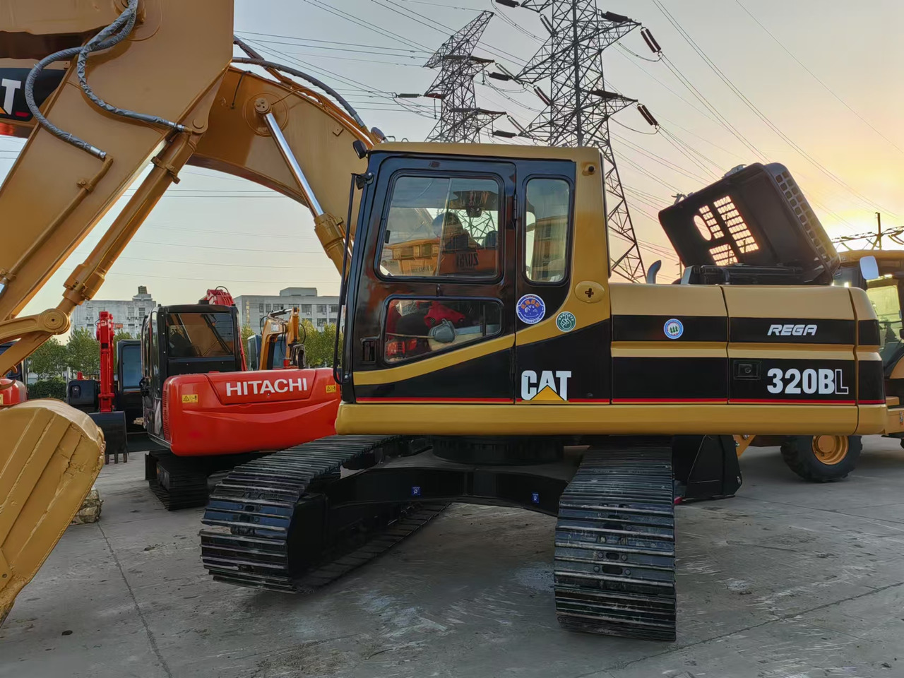 CATERPILLAR 320b - Pelle sur chenille: photos 2 CATERPILLAR 320b - Pelle sur chenille: photos 2
