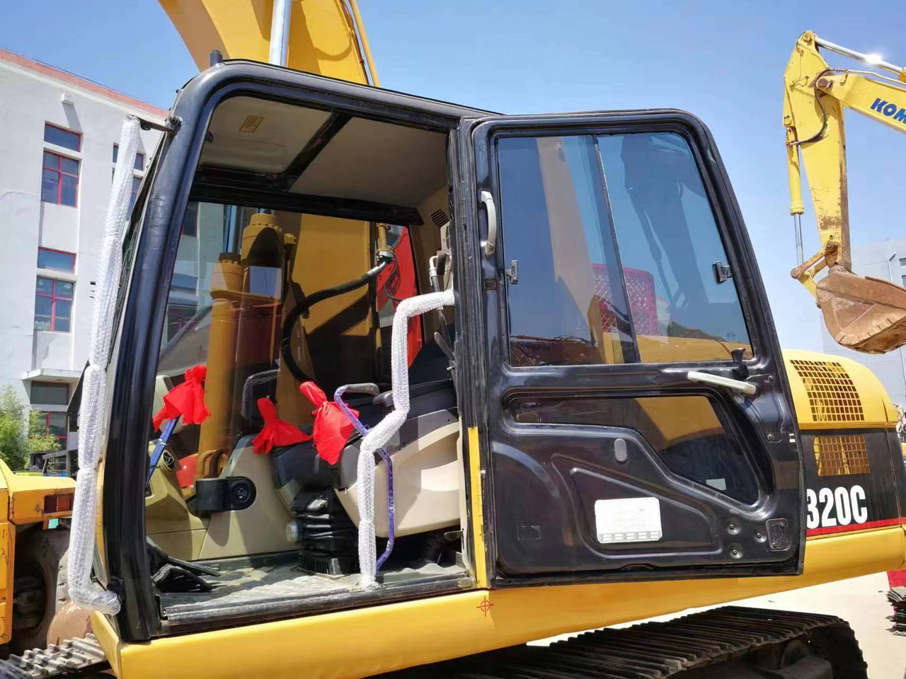 CATERPILLAR 320c - Pelle sur chenille: photos 4 CATERPILLAR 320c - Pelle sur chenille: photos 4