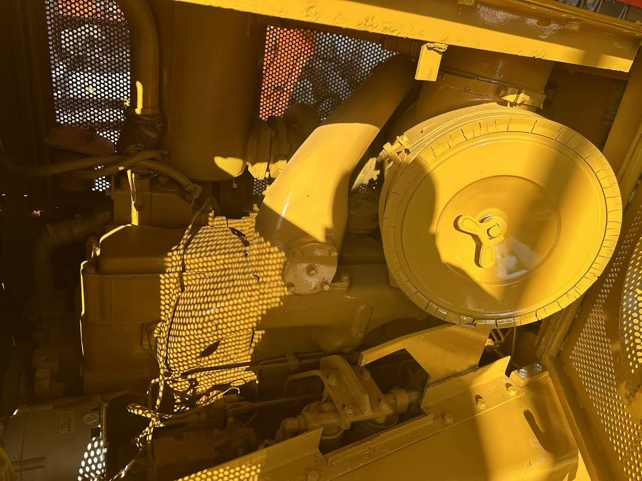 Bulldozer CATERPILLAR D8r [ Copy ] [ Copy ] [ Copy ] [ Copy ] [ Copy ] [ Copy ]: photos 13