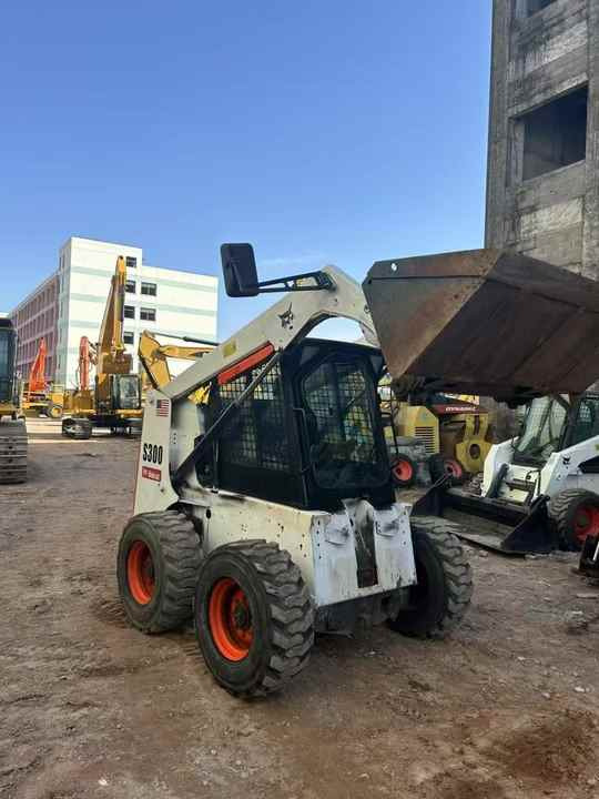 Second Hand BOBCAT S300 Skid-steer Loader with Very Good Performance Is for Sale at a Low Price - Mini chargeuse: photos 4 Second Hand BOBCAT S300 Skid-steer Loader with Very Good Performance Is for Sale at a Low Price - Mini chargeuse: photos 4