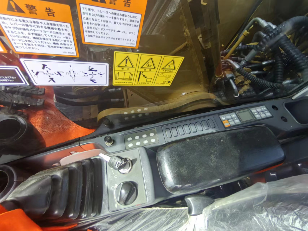 Pelle sur chenille Used Caterpillar 320d excavator for sale at a low price.: photos 6