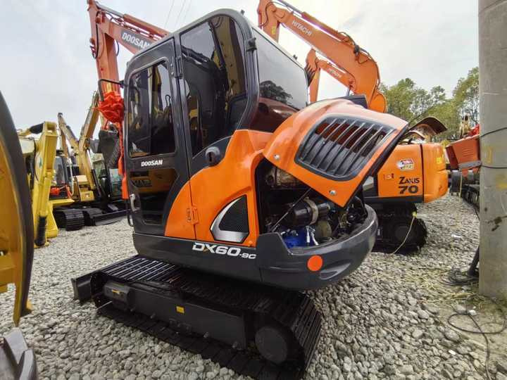 Used Digger DOOSAN DX60 Construction Machinery Construction Digger Used DOOSAN DX60 Cheap Excavator - Pelle sur chenille: photos 5 Used Digger DOOSAN DX60 Construction Machinery Construction Digger Used DOOSAN DX60 Cheap Excavator - Pelle sur chenille: photos 5