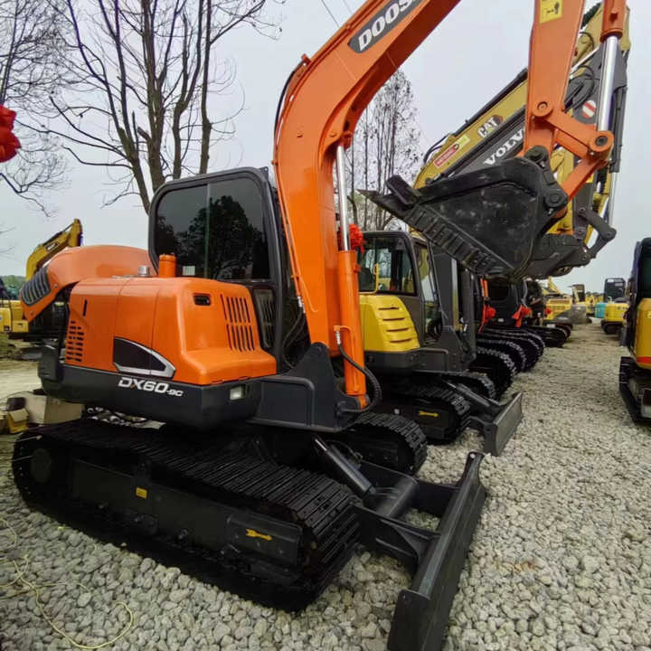Used Digger DOOSAN DX60 Construction Machinery Construction Digger Used DOOSAN DX60 Cheap Excavator - Pelle sur chenille: photos 1 Used Digger DOOSAN DX60 Construction Machinery Construction Digger Used DOOSAN DX60 Cheap Excavator - Pelle sur chenille: photos 1