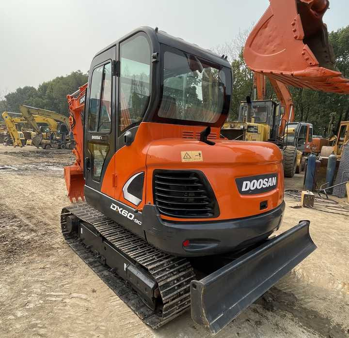 Used Digger DOOSAN DX60 Construction Machinery Construction Digger Used DOOSAN DX60 Cheap Excavator - Pelle sur chenille: photos 2 Used Digger DOOSAN DX60 Construction Machinery Construction Digger Used DOOSAN DX60 Cheap Excavator - Pelle sur chenille: photos 2