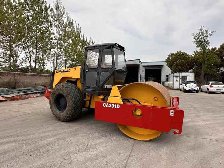 Used Dynapac CA301 Vibratory Roller with Less Working Time and Superior Performance Used Dynapac 251d/301D Roller for Sale - Compacteur à pieds de mouton/ Monocylindre: photos 4 Used Dynapac CA301 Vibratory Roller with Less Working Time and Superior Performance Used Dynapac 251d/301D Roller for Sale - Compacteur à pieds de mouton/ Monocylindre: photos 4