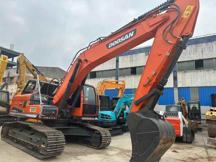 Used Excavator Doosan DX225LC-9 Excavators Mini Equipment Earth Moving Machinery Doosan Digger Excavator for Sale - Pelle sur chenille: photos 2 Used Excavator Doosan DX225LC-9 Excavators Mini Equipment Earth Moving Machinery Doosan Digger Excavator for Sale - Pelle sur chenille: photos 2