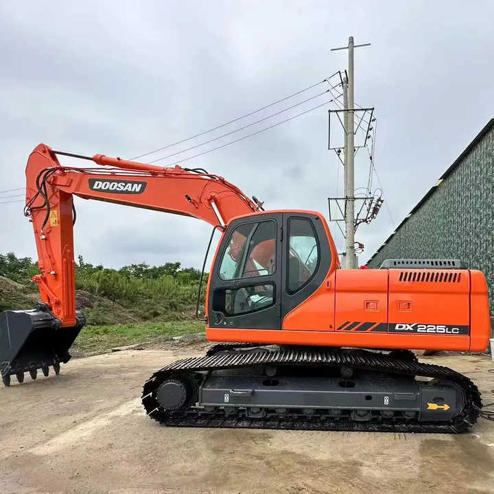 Used Excavator Doosan DX225LC-9 Excavators Mini Equipment Earth Moving Machinery Doosan Digger Excavator for Sale - Pelle: photos 3 Used Excavator Doosan DX225LC-9 Excavators Mini Equipment Earth Moving Machinery Doosan Digger Excavator for Sale - Pelle: photos 3