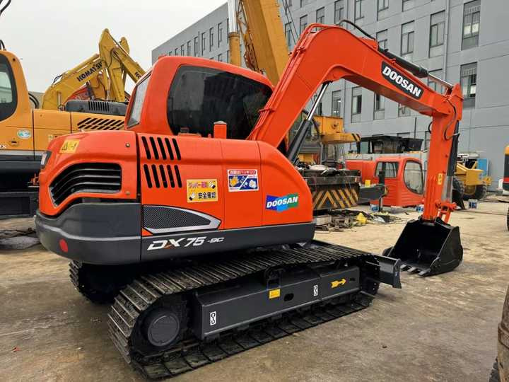 Used Excavator Doosan DX70 75 Excavator Second Hand Digger Used Machinery 7 Ton Used Hydraulic Crawler Excavator - Pelle: photos 3 Used Excavator Doosan DX70 75 Excavator Second Hand Digger Used Machinery 7 Ton Used Hydraulic Crawler Excavator - Pelle: photos 3