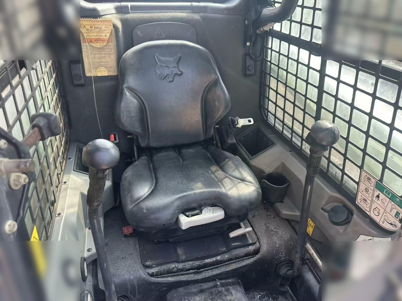 Mini chargeuse BOBCAT S550: photos 7