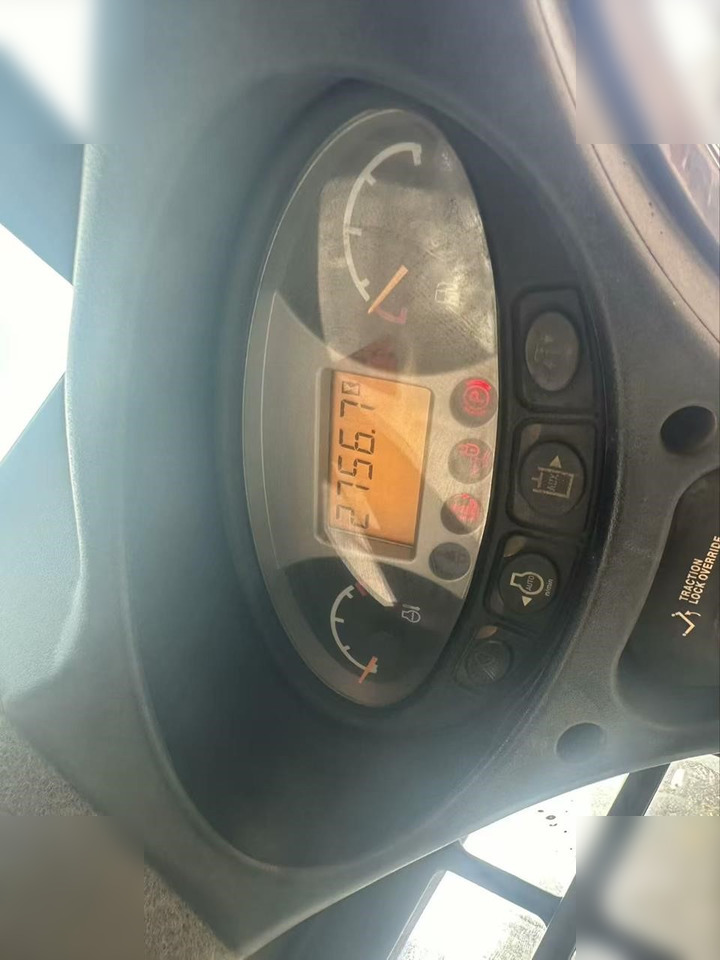 Mini chargeuse BOBCAT S550: photos 8
