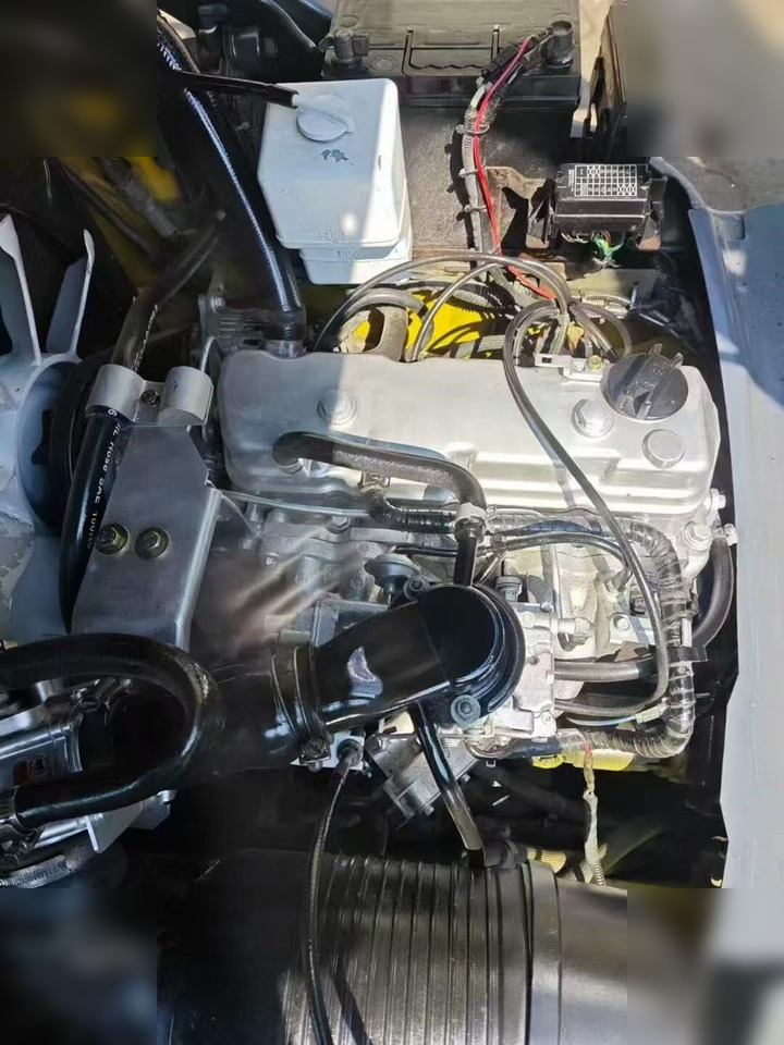 KOMATSU FD30-7 - Chariot élévateur à gaz: photos 2 KOMATSU FD30-7 - Chariot élévateur à gaz: photos 2