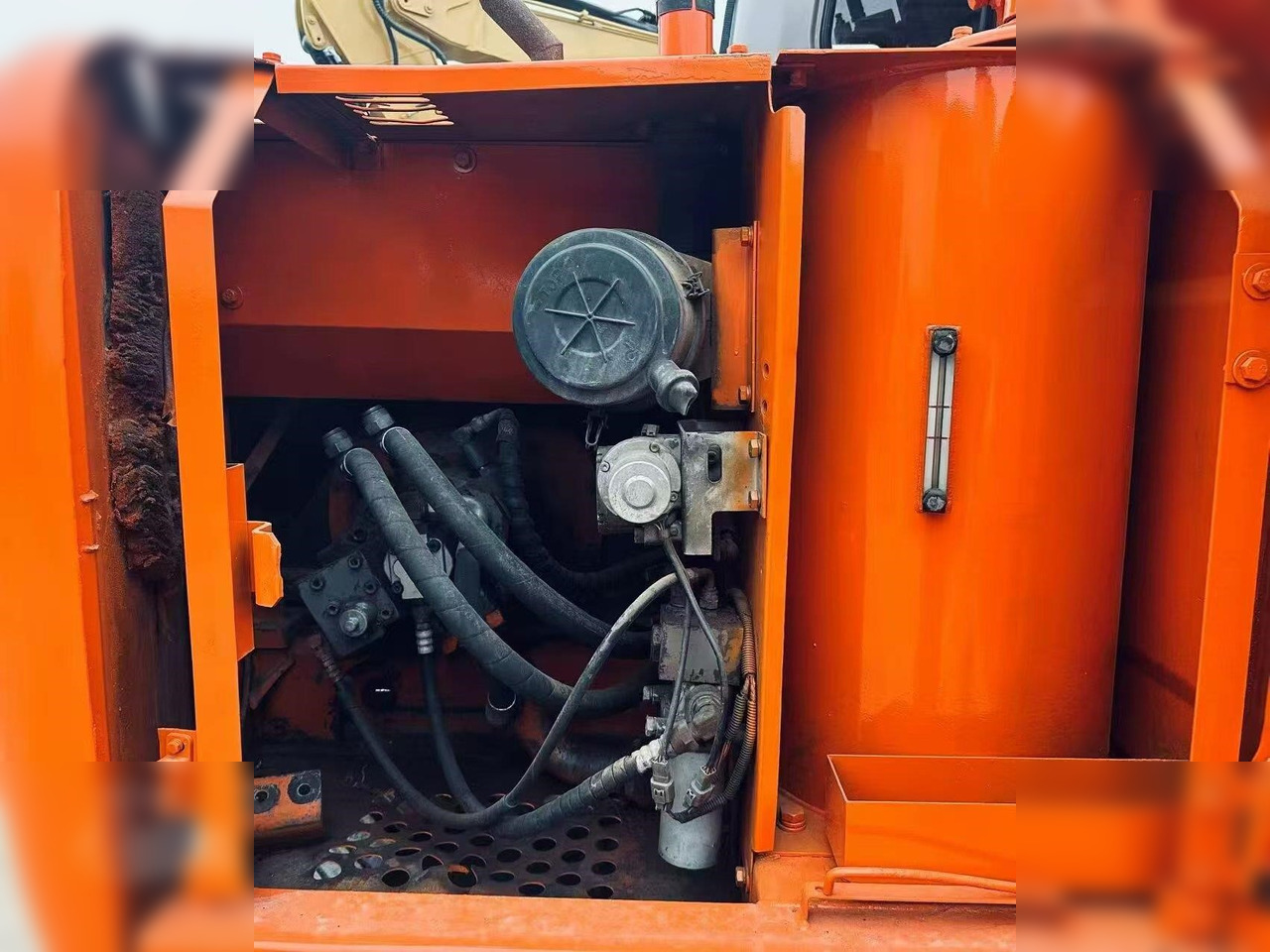 Pelle sur chenille KOMATSU PC60 LC-5: photos 10