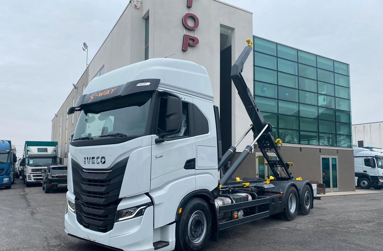 IVECO S-WAY 480 SCARRABILE FULL PNEUMATIC EURO 6 - Camion ampliroll: photos 2 IVECO S-WAY 480 SCARRABILE FULL PNEUMATIC EURO 6 - Camion ampliroll: photos 2