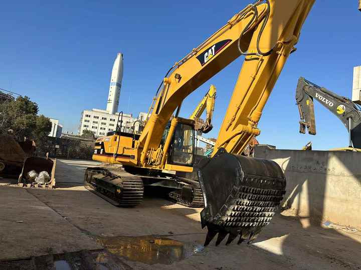 Cat325B Low Working Time CAT 320 325D 315D Excavator Caterpillar Used 25ton Cat325B Medium Size Digger - Pelle sur chenille: photos 4 Cat325B Low Working Time CAT 320 325D 315D Excavator Caterpillar Used 25ton Cat325B Medium Size Digger - Pelle sur chenille: photos 4