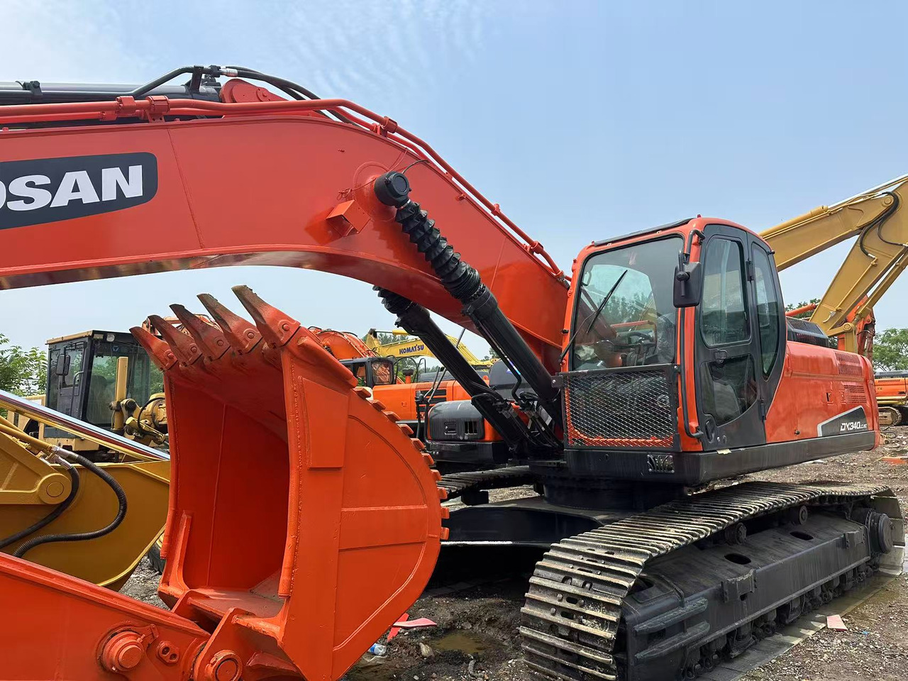 DOOSAN dx340 low working hours good price in stock for sale - Pelle sur chenille: photos 5 DOOSAN dx340 low working hours good price in stock for sale - Pelle sur chenille: photos 5