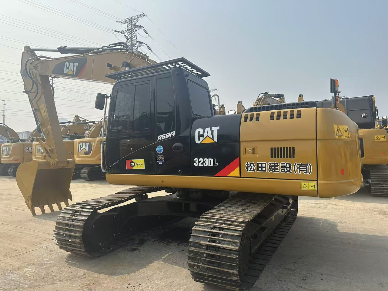 CATERPILLAR Used Digger CAT 323DL Construction Machinery Construction Digger Used CAT 323DL Cheap Excavator - Engins de chantier: photos 1 CATERPILLAR Used Digger CAT 323DL Construction Machinery Construction Digger Used CAT 323DL Cheap Excavator - Engins de chantier: photos 1