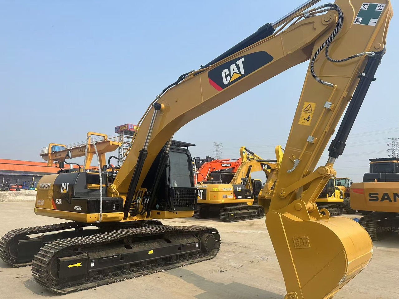 CATERPILLAR Used Digger CAT 323DL Construction Machinery Construction Digger Used CAT 323DL Cheap Excavator - Engins de chantier: photos 2 CATERPILLAR Used Digger CAT 323DL Construction Machinery Construction Digger Used CAT 323DL Cheap Excavator - Engins de chantier: photos 2