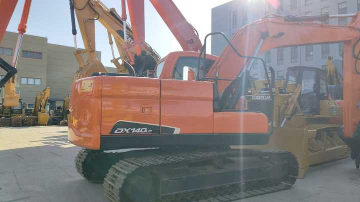 Excellent Condition Korea Brand Dooan Dx140 Excavator in Stock Used Doosan Dx140 225 300 Excavator Low Working Hours on Sale - Pelle sur chenille: photos 2 Excellent Condition Korea Brand Dooan Dx140 Excavator in Stock Used Doosan Dx140 225 300 Excavator Low Working Hours on Sale - Pelle sur chenille: photos 2