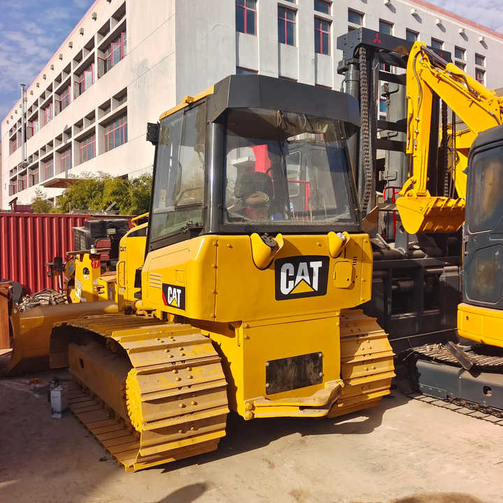 Good Condition D3K Bulldozer Used Crawler Bulldozer with Parts Price Bulldozers - Bulldozer: photos 4 Good Condition D3K Bulldozer Used Crawler Bulldozer with Parts Price Bulldozers - Bulldozer: photos 4