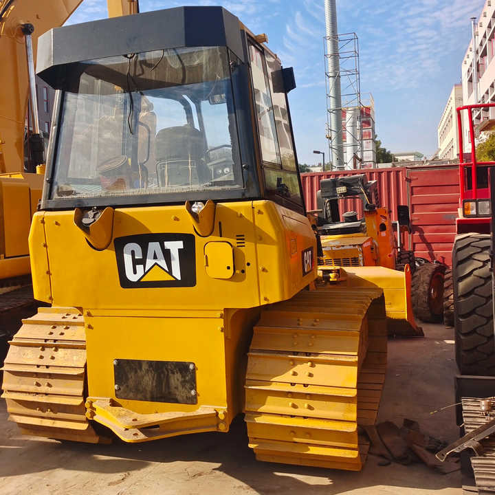 Good Condition D3K Bulldozer Used Crawler Bulldozer with Parts Price Bulldozers - Bulldozer: photos 2 Good Condition D3K Bulldozer Used Crawler Bulldozer with Parts Price Bulldozers - Bulldozer: photos 2