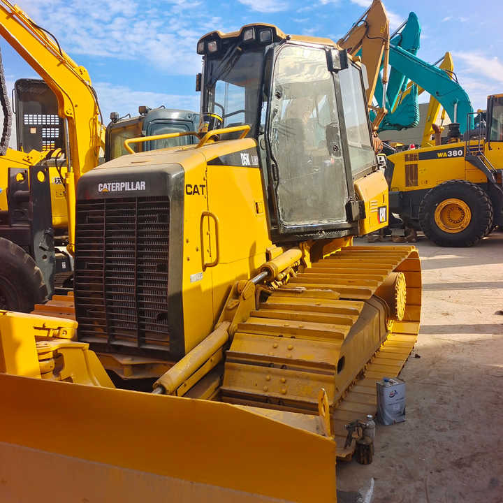 Good Condition D3K Bulldozer Used Crawler Bulldozer with Parts Price Bulldozers - Bulldozer: photos 1 Good Condition D3K Bulldozer Used Crawler Bulldozer with Parts Price Bulldozers - Bulldozer: photos 1