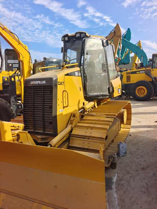 Good Condition D3K Bulldozer Used Crawler Bulldozer with Parts Price Bulldozers - Bulldozer: photos 5 Good Condition D3K Bulldozer Used Crawler Bulldozer with Parts Price Bulldozers - Bulldozer: photos 5