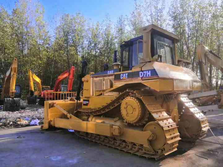 Second Hand Caterpillar CAT D7H D7G D7R Bulldozer, Used CAT D7H Japan Import in Good Condition - Bulldozer: photos 3 Second Hand Caterpillar CAT D7H D7G D7R Bulldozer, Used CAT D7H Japan Import in Good Condition - Bulldozer: photos 3