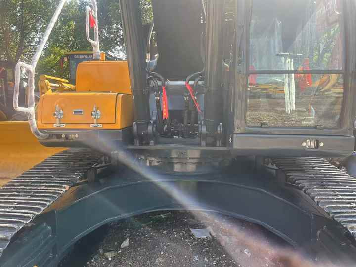 Used HYUNDAI 305LC-9T Crawler Excavator with Good Performance Hyundai30 Tons Earthmoving Machinery with Low Price On-sale - Pelle sur chenille: photos 5 Used HYUNDAI 305LC-9T Crawler Excavator with Good Performance Hyundai30 Tons Earthmoving Machinery with Low Price On-sale - Pelle sur chenille: photos 5