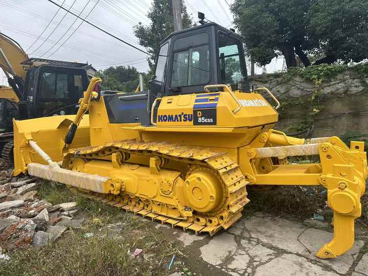 Used Japan Komatsu D85ESS Dozer with Ripper Komatsu D85 Crawler Bulldozer with Excellent Performance Low Price for Sale - Bulldozer: photos 3 Used Japan Komatsu D85ESS Dozer with Ripper Komatsu D85 Crawler Bulldozer with Excellent Performance Low Price for Sale - Bulldozer: photos 3