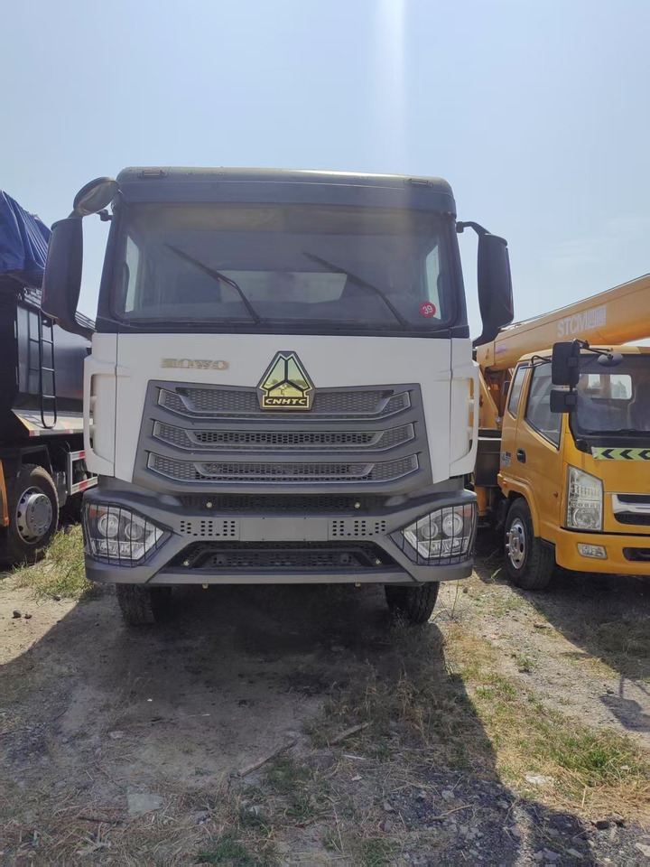 Howo HOWO 8X4 dump truck for sale - Camion benne: photos 1 Howo HOWO 8X4 dump truck for sale - Camion benne: photos 1
