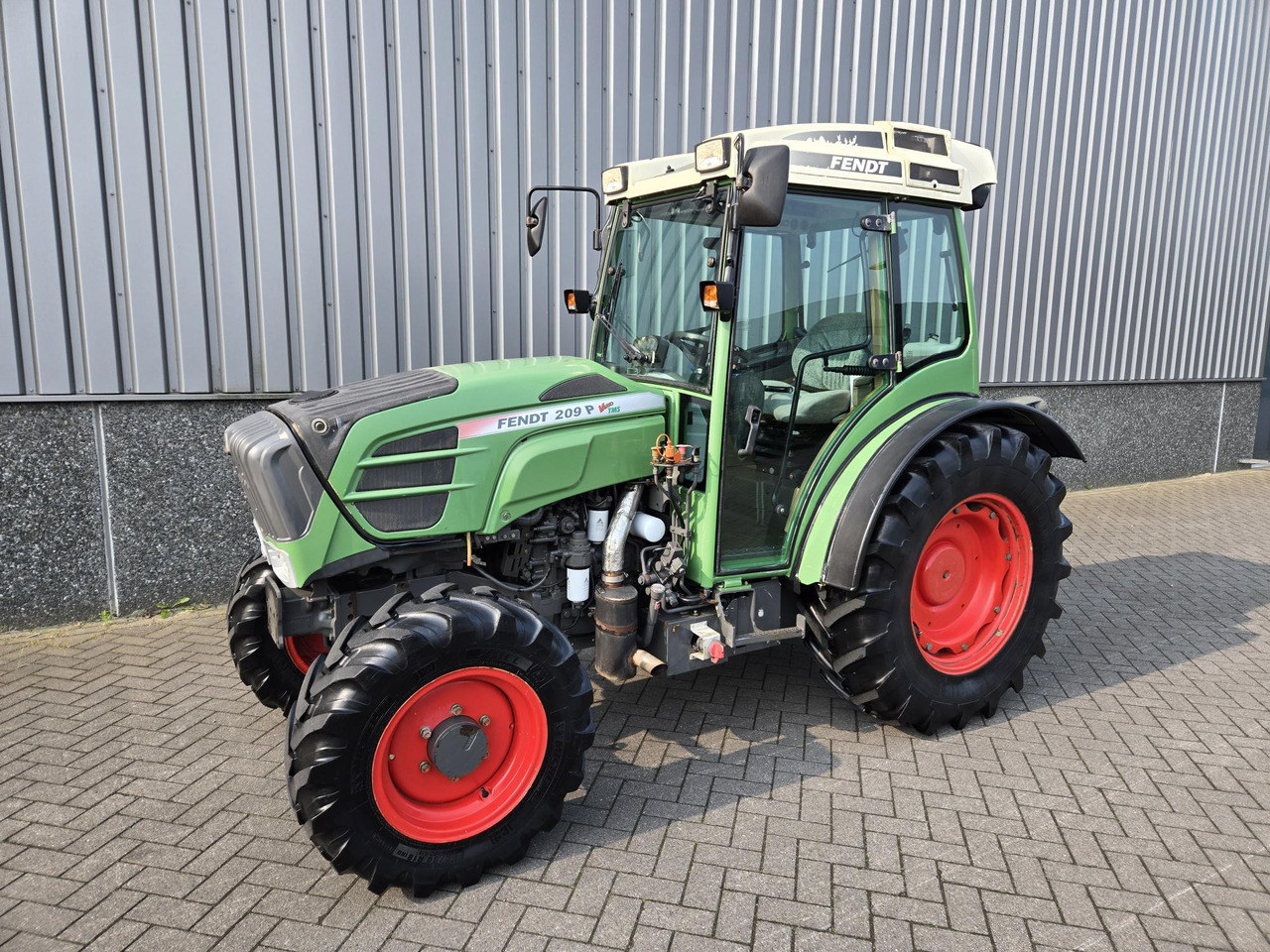 Tracteur agricole Fendt 209P: photos 1